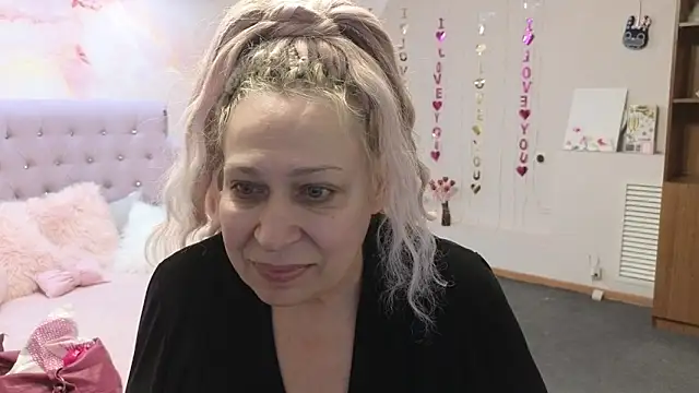 Snapshot of Penelope_Pinky chatting on March 18, 2025, 4:37 am Penelope Pinky online show from March 18, 2025, 4:37 am