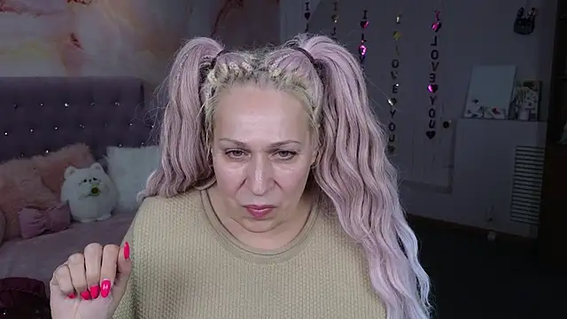 Snapshot of Penelope_Pinky chatting on March 19, 2025, 5:17 pm Penelope Pinky online show from March 19, 2025, 5:17 pm