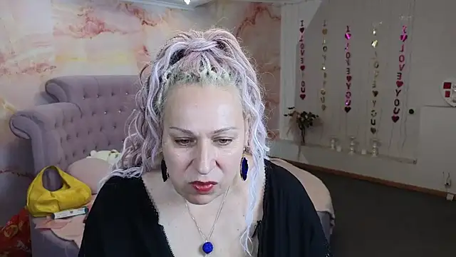 Snapshot of Penelope_Pinky chatting on September 17, 2025, 12:18 pm Penelope Pinky online show from September 17, 2025, 12:18 pm