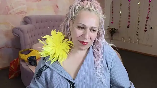 Snapshot of Penelope_Pinky chatting on September 18, 2025, 12:07 pm Penelope Pinky online show from September 18, 2025, 12:07 pm