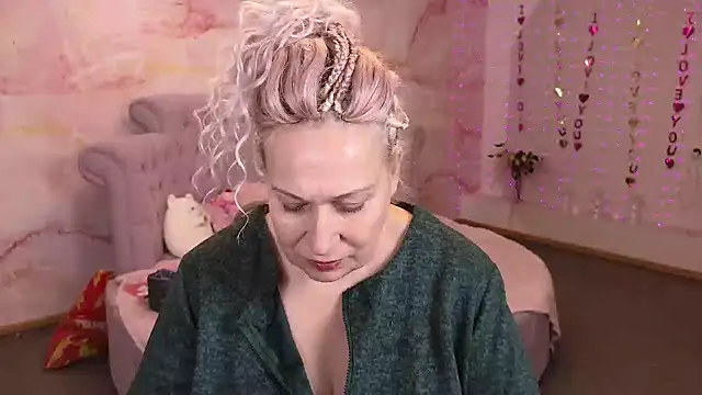 Snapshot of Penelope_Pinky chatting on October 8, 2025, 8:56 am Penelope Pinky online show from October 8, 2025, 8:56 am