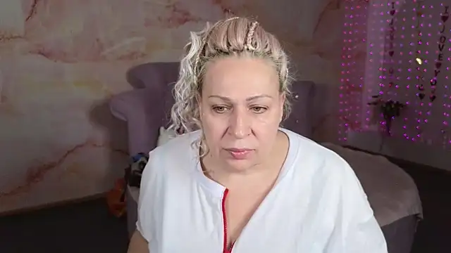 Snapshot of Penelope_Pinky chatting on October 15, 2025, 12:16 pm Penelope Pinky online show from October 15, 2025, 12:16 pm