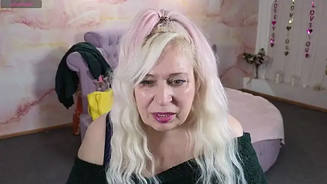 Snapshot of Penelope_Pinky chatting on May 12, 2026, 10:45 am Penelope Pinky online show from May 12, 2026, 10:45 am