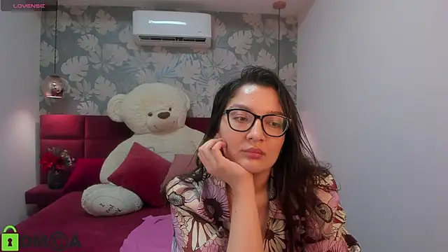 Snapshot of ZarifaBev chatting on January 11, 2025, 4:27 am ZarifaBev online show from January 11, 2025, 4:27 am