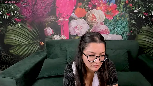 Snapshot of ZarifaBev chatting on September 13, 2025, 10:15 am ZarifaBev online show from September 13, 2025, 10:15 am