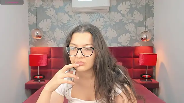 Snapshot of ZarifaBev chatting on October 1, 2025, 3:07 pm ZarifaBev online show from October 1, 2025, 3:07 pm