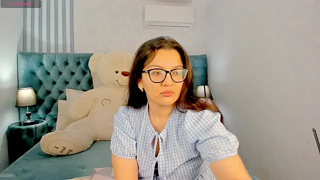 Snapshot of ZarifaBev chatting on October 18, 2025, 1:56 pm ZarifaBev online show from October 18, 2025, 1:56 pm