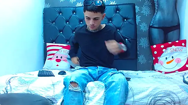 Snapshot of exotic_hot_couple chatting on December 24, 2024, 1:49 am exotic hot couple online show from December 24, 2024, 1:49 am