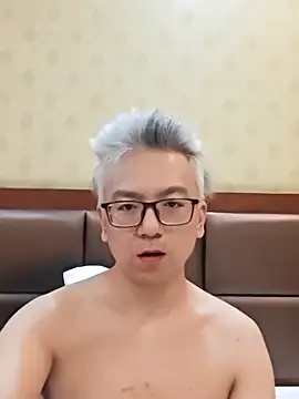 leoUSIR online show from April 6, 2026, 10:38 am