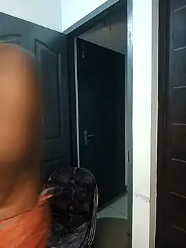 Snapshot of johnsinsexy chatting on November 3, 2025, 4:52 pm johnsinsexy online show from November 3, 2025, 4:52 pm