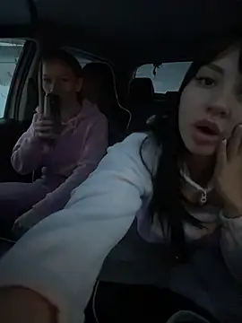 Snapshot of JulliaVegas chatting on December 2, 2025, 2:06 am JulliaVegas online show from December 2, 2025, 2:06 am