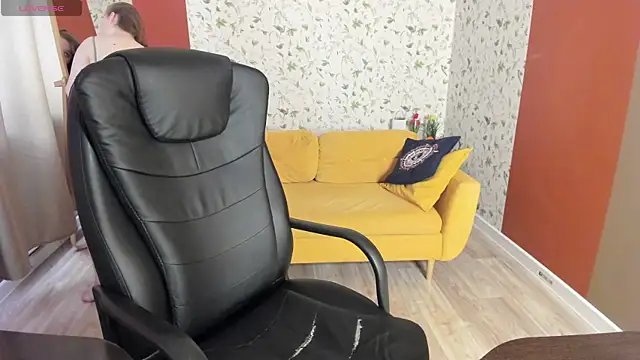 DarkErica online show from April 17, 2026, 1:36 pm