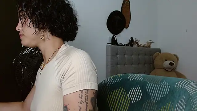 Sexy Lia  online show from April 17, 2026, 11:30 pm