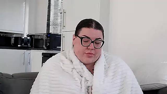 Snapshot of StrawberrySexx chatting on December 15, 2024, 1:32 pm StrawberrySexx online show from December 15, 2024, 1:32 pm