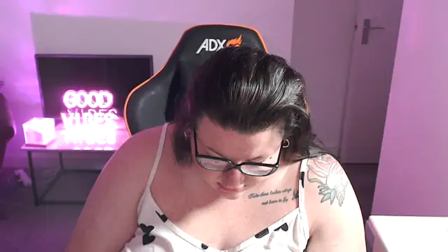 Snapshot of StrawberrySexx chatting on December 18, 2024, 7:36 am StrawberrySexx online show from December 18, 2024, 7:36 am