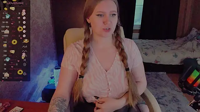 Snapshot of Alice_Dreamgirl_ chatting on December 23, 2024, 12:08 pm Alice Dreamgirl  online show from December 23, 2024, 12:08 pm