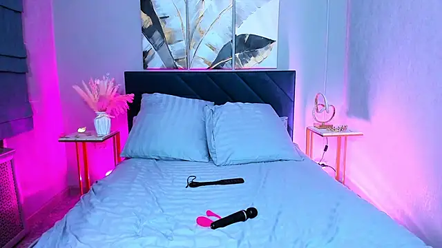 Curvy Dynamite  online show from March 1, 2025, 1:11 am