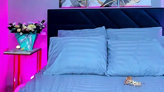 Curvy Dynamite  online show from March 6, 2025, 7:25 am