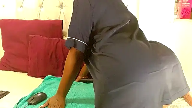 Browncaramel1999 online show from June 17, 2026, 7:55 am