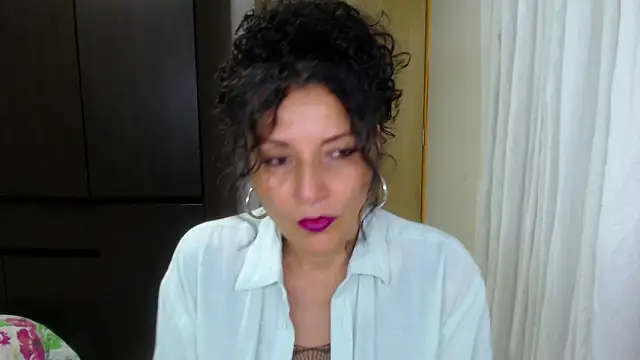 Snapshot of arianna_ros3 chatting on May 6, 2026, 1:47 am arianna ros3 online show from May 6, 2026, 1:47 am