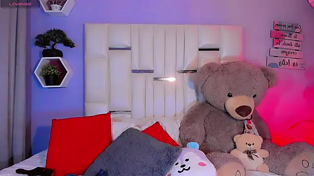 Snapshot of Aileen_18 chatting on November 2, 2025, 7:22 am Aileen 18 online show from November 2, 2025, 7:22 am