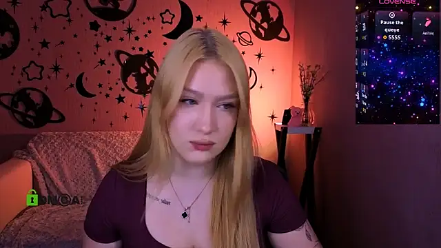 Snapshot of playful_sophie chatting on May 7, 2026, 7:30 pm playful sophie online show from May 7, 2026, 7:30 pm