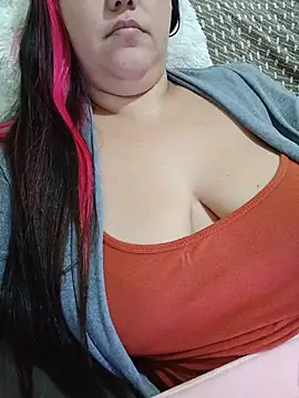 Snapshot of Paolaa_hoot chatting on July 5, 2026, 5:25 am Paolaa hoot online show from July 5, 2026, 5:25 am