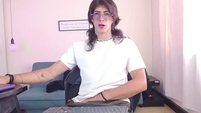 Snapshot of andreey50 chatting on February 15, 2025, 8:11 pm andreey50 online show from February 15, 2025, 8:11 pm