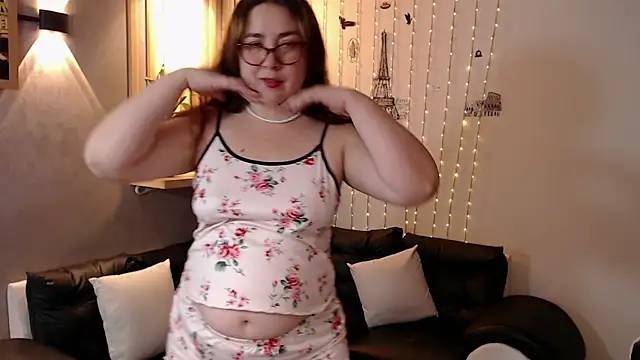 chloe prg online show from February 5, 2025, 4:14 pm