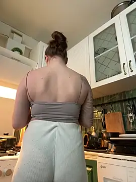 MayaMystic online show from April 16, 2026, 1:12 pm