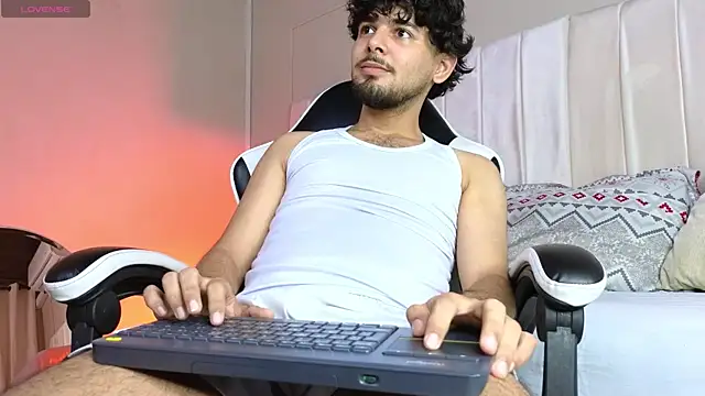 Snapshot of Samir_bear chatting on October 30, 2025, 12:50 pm Samir bear online show from October 30, 2025, 12:50 pm