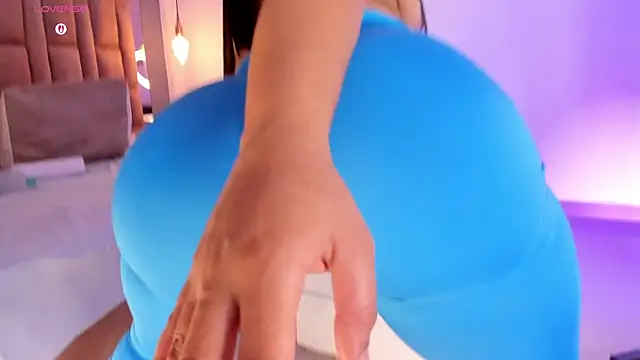 victoriaroyce1 online show from February 27, 2026, 12:38 pm