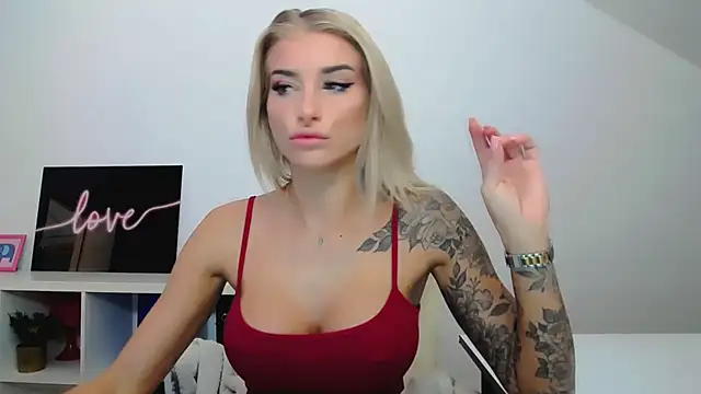 Snapshot of Lia_Benini chatting on February 23, 2025, 1:10 pm Lia Benini online show from February 23, 2025, 1:10 pm