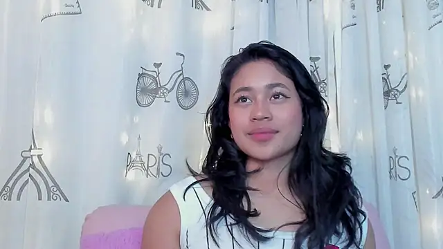 Snapshot of selena_bi chatting on December 20, 2024, 10:05 am selena bi online show from December 20, 2024, 10:05 am