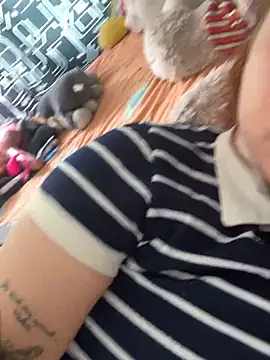 Snapshot of Ema_kraus chatting on February 15, 2026, 6:04 pm Ema kraus online show from February 15, 2026, 6:04 pm