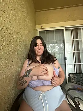 Snapshot of MadelynnMoon chatting on April 22, 2026, 6:53 pm MadelynnMoon online show from April 22, 2026, 6:53 pm