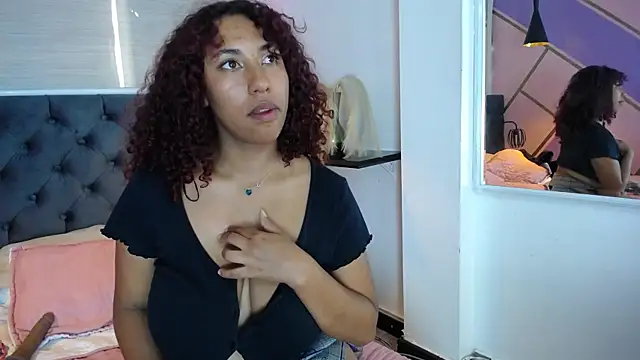 lauraltt online show from February 5, 2025, 7:10 pm