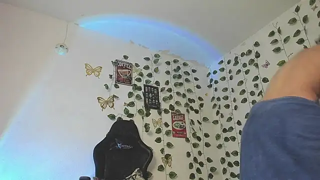 Snapshot of skinny_dann chatting on February 9, 2025, 2:28 am skinny dann online show from February 9, 2025, 2:28 am