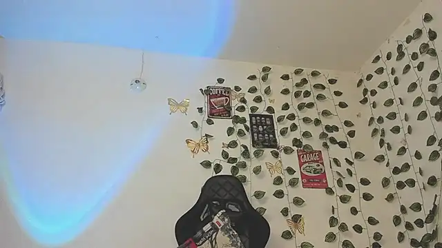 Snapshot of skinny_dann chatting on February 19, 2025, 4:12 am skinny dann online show from February 19, 2025, 4:12 am