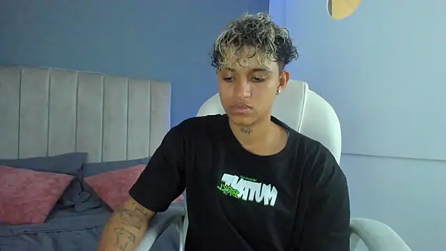 Snapshot of Dominick_jones chatting on January 12, 2025, 3:25 pm Dominick jones online show from January 12, 2025, 3:25 pm