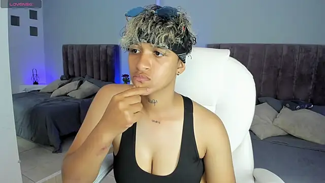 Snapshot of Dominick_jones chatting on January 19, 2025, 1:53 am Dominick jones online show from January 19, 2025, 1:53 am