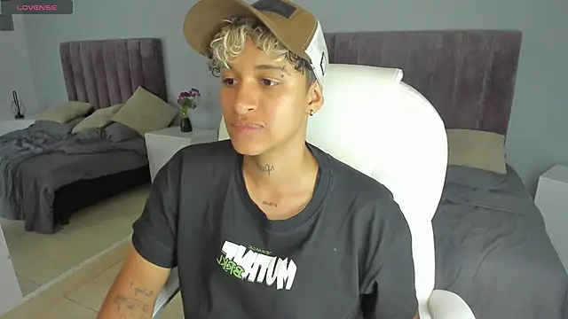 Snapshot of Dominick_jones chatting on January 23, 2025, 10:54 pm Dominick jones online show from January 23, 2025, 10:54 pm