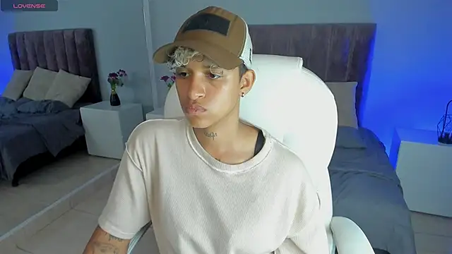 Snapshot of Dominick_jones chatting on January 24, 2025, 10:51 pm Dominick jones online show from January 24, 2025, 10:51 pm