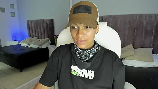 Snapshot of Dominick_jones chatting on January 29, 2025, 11:25 pm Dominick jones online show from January 29, 2025, 11:25 pm