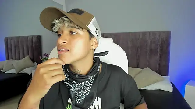 Snapshot of Dominick_jones chatting on January 30, 2025, 2:27 am Dominick jones online show from January 30, 2025, 2:27 am