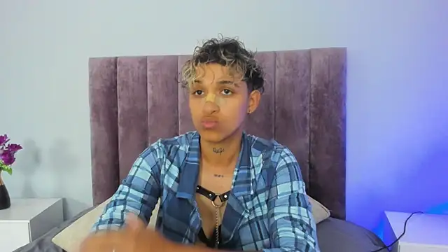 Snapshot of Dominick_jones chatting on February 13, 2025, 8:55 pm Dominick jones online show from February 13, 2025, 8:55 pm