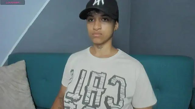 Snapshot of Dominick_jones chatting on March 5, 2025, 10:21 pm Dominick jones online show from March 5, 2025, 10:21 pm