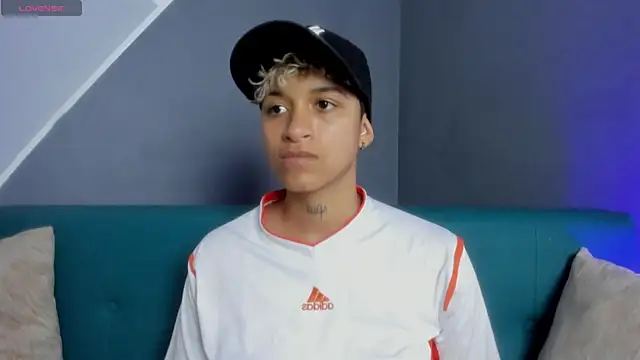 Snapshot of Dominick_jones chatting on March 7, 2025, 7:38 pm Dominick jones online show from March 7, 2025, 7:38 pm