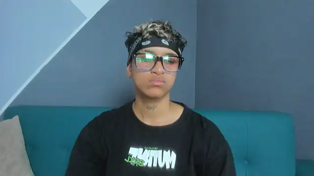 Snapshot of Dominick_jones chatting on March 18, 2025, 6:59 pm Dominick jones online show from March 18, 2025, 6:59 pm