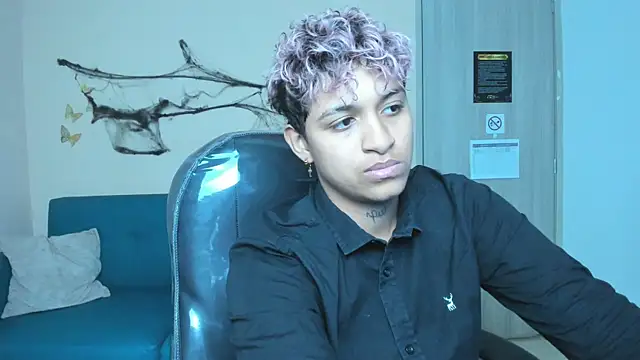 Snapshot of Dominick_jones chatting on October 31, 2025, 5:30 am Dominick jones online show from October 31, 2025, 5:30 am